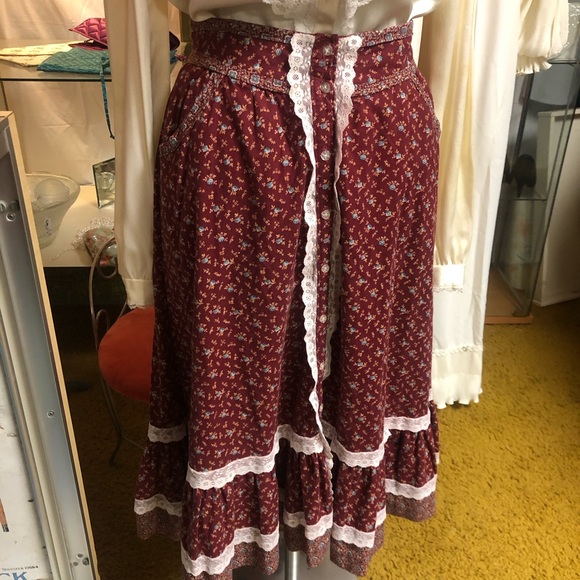 Vintage 1970’s handmade Gunne Sax style skirt / burgundy calico, button front - Picture 8 of 8